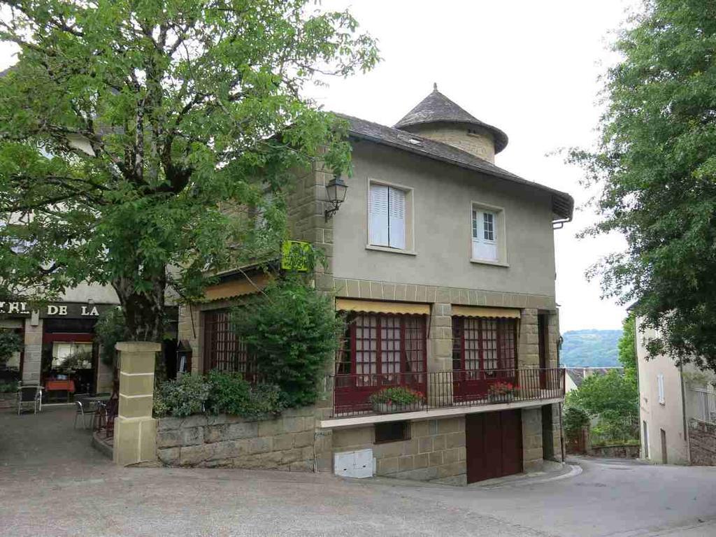 Hôtel La Tour à Aubazines Extérieur photo