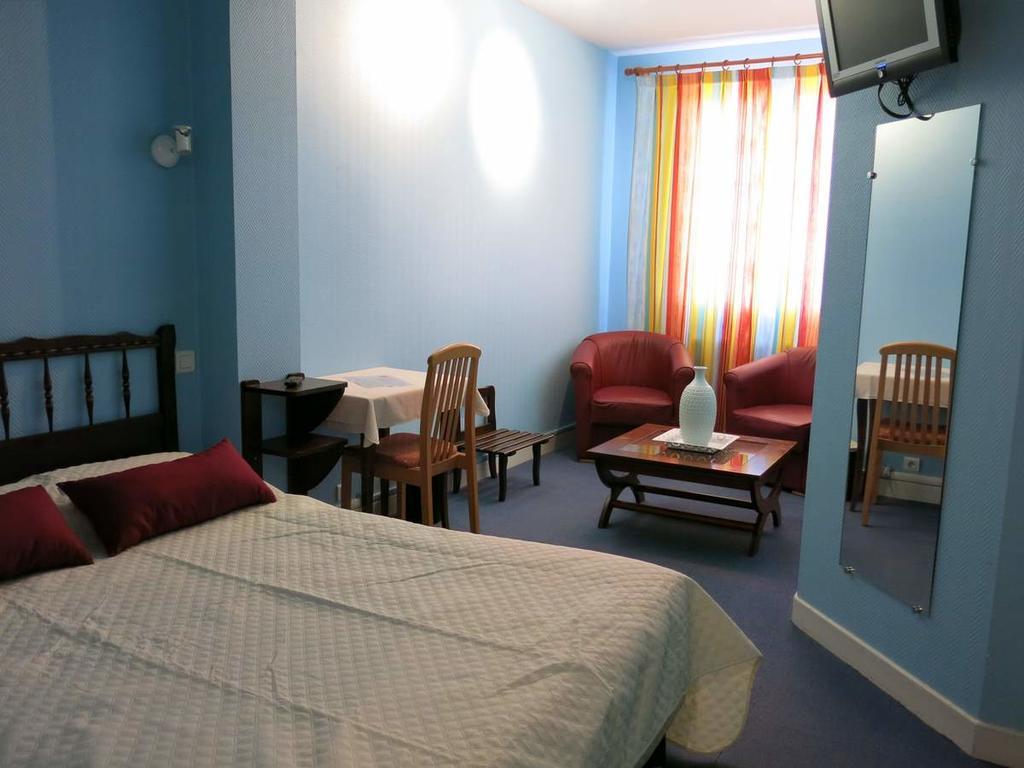 Hôtel La Tour à Aubazines Extérieur photo